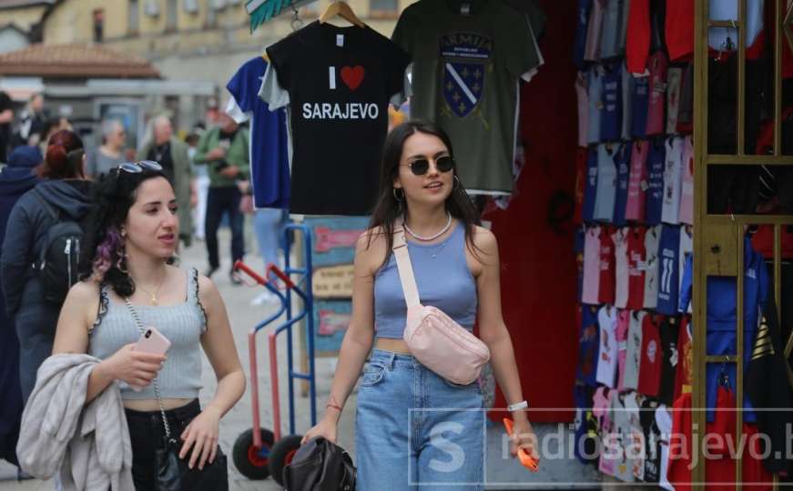 Sve je kao prije: Turisti preplavili Sarajevo, iskoristili dan za slikanje i šetnju